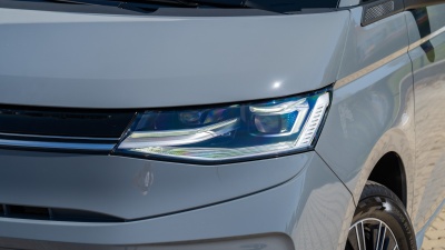 VW Multivan Life Long 2.0 TDI (pohľad do interiéru)