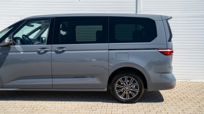 VW Multivan Life Long 2.0 TDI (pohľad do interiéru)