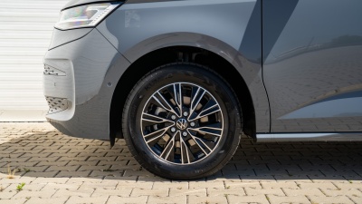 VW Multivan Life Long 2.0 TDI (pohľad do interiéru)
