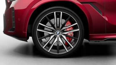 BMW X6 40d xDrive (pohľad spredu)