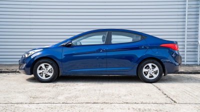 Hyundai Elantra 1.6 (pohľad zboku)