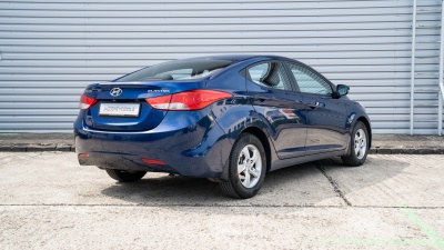 Hyundai Elantra 1.6 (pohľad spredu)