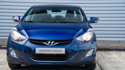 Hyundai Elantra 1.6 (pohľad do interiéru)