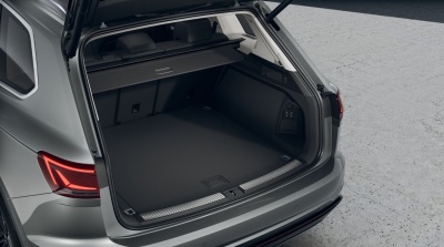 VW Touareg 3.0 TDI Premium Limited (pohľad do interiéru)