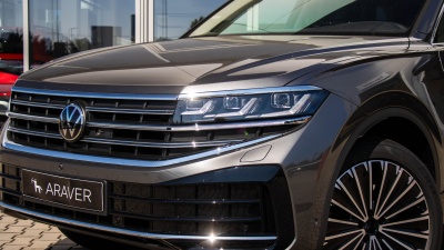VW Touareg 3.0 TDI Premium Limited (pohľad do interiéru)
