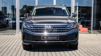 VW Touareg 3.0 TDI Premium Limited (pohľad do interiéru)