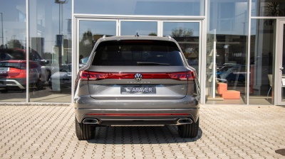 VW Touareg 3.0 TDI Premium Limited (pohľad do interiéru)