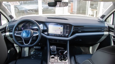 VW Touareg 3.0 TDI Premium Limited (pohľad do interiéru)