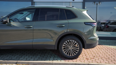 VW Tiguan 2.0 TSI Limited 4x4 (pohľad spredu)