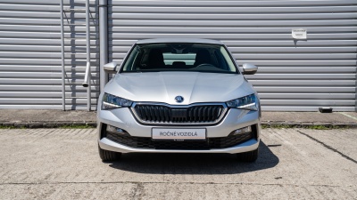 Škoda Scala 1.0 TSI Ambition (pohľad zboku)