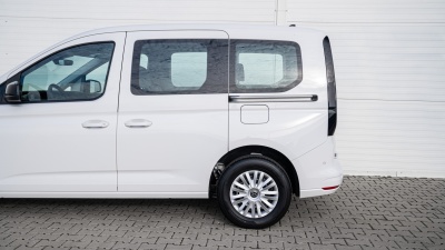 VW Caddy Basis 2.0 TDI (pohľad do interiéru)