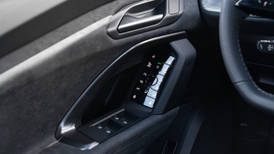 AUDI Q5 2.0 TDI Quattro (pohľad spredu)