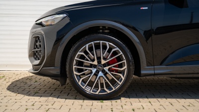 AUDI Q5 2.0 TDI Quattro (pohľad do interiéru)