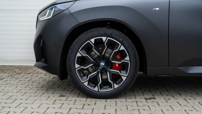 BMW X3 M50 xDrive (pohľad spredu)