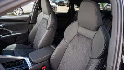 AUDI Q5 Sportback 2.0 TDI Quattro (pohľad spredu)