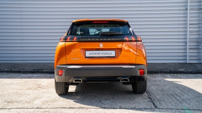 Peugeot 2008 1.2 PureTech 130k (pohľad spredu)