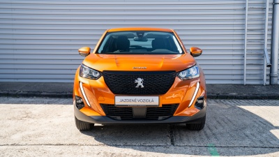 Peugeot 2008 1.2 PureTech 130k (pohľad zboku)