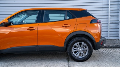 Peugeot 2008 1.2 PureTech 130k (pohľad do interiéru)