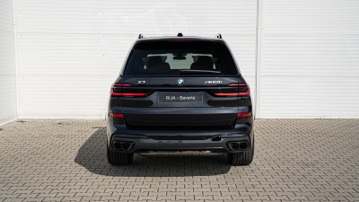 BMW X7 M60i xDrive (pohľad do interiéru)