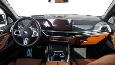 BMW X7 M60i xDrive (pohľad do interiéru)