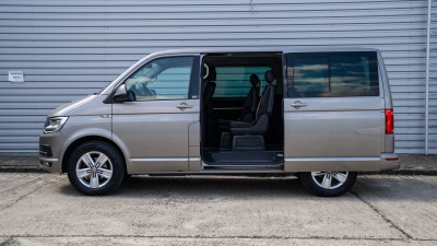 Volkswagen Multivan 2.0 TDI (pohľad zozadu)