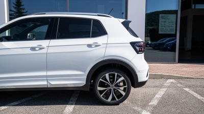 VW T-Cross 1.5 TSI R-Line Limited (pohľad spredu)