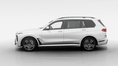 BMW X7 40d xDrive (pohľad zozadu)