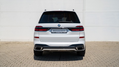 BMW X7 40d xDrive (pohľad do interiéru)