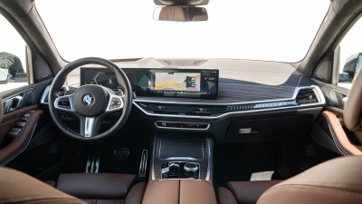 BMW X7 40d xDrive (pohľad do interiéru)