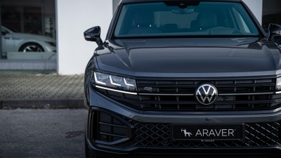VW Touareg 3.0 TDI R-Line Limited (pohľad spredu)