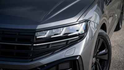 VW Touareg 3.0 TDI R-Line Limited (pohľad do interiéru)