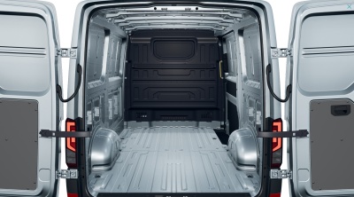 VW Crafter L3H2 35 2.0 TDI (pohľad do interiéru)