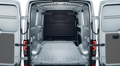 VW Crafter L3H2 35 2.0 BiTDI 4x4 (pohľad do interiéru)
