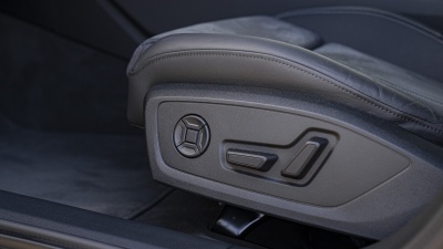 AUDI A6 Limuzína 2.0 TDI Quattro (pohľad spredu)