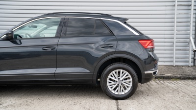 Volkswagen T-Roc 1.0 TSI  (pohľad do interiéru)
