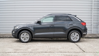 Volkswagen T-Roc 1.0 TSI  (pohľad zozadu)