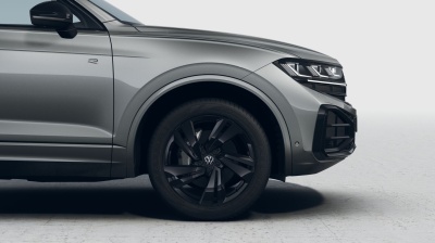 VW Touareg 3.0 TDI R-Line Limited (pohľad do interiéru)