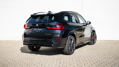 BMW X1 20d xDrive (pohľad zboku)