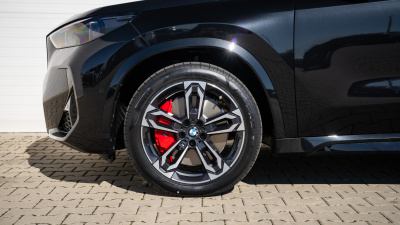 BMW X1 20d xDrive (pohľad spredu)