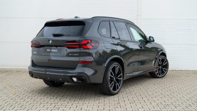 BMW X5 30d xDrive (pohľad zboku)