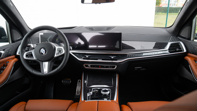 BMW X5 30d xDrive (pohľad do interiéru)