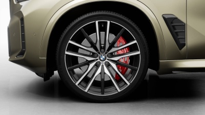 BMW X5 30d xDrive (pohľad spredu)