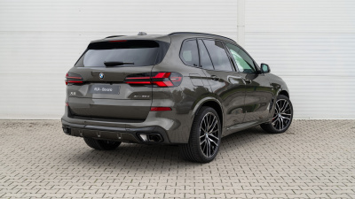 BMW X5 30d xDrive (pohľad zboku)