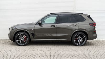 BMW X5 30d xDrive (pohľad zozadu)