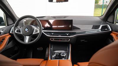 BMW X5 30d xDrive (pohľad do interiéru)