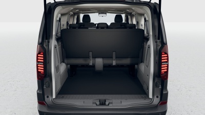 VW Caravelle LR 2.0 TDI (pohľad do interiéru)