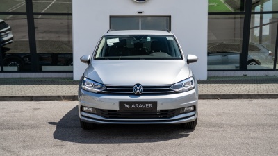 VW Touran 1.5 TSI Limited (pohľad zozadu)