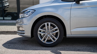 VW Touran 1.5 TSI Limited (pohľad do interiéru)