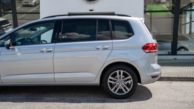 VW Touran 1.5 TSI Limited (pohľad do interiéru)