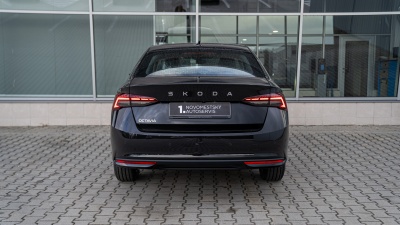 Škoda Octavia 2.0 TDI Sportline  (pohľad spredu)